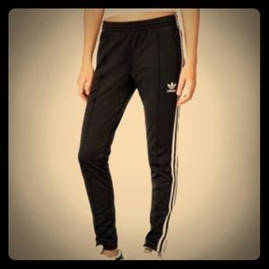 adidas Black Joggers w/Classic Stripes. Pockets. M